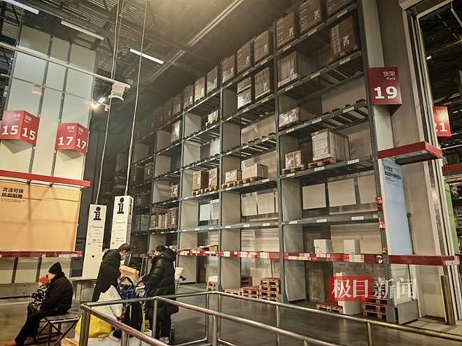 中国最北宜家闭店前一日：家居展区几乎空了，食品售罄，大批顾客“捡漏”打卡（组图） - 7