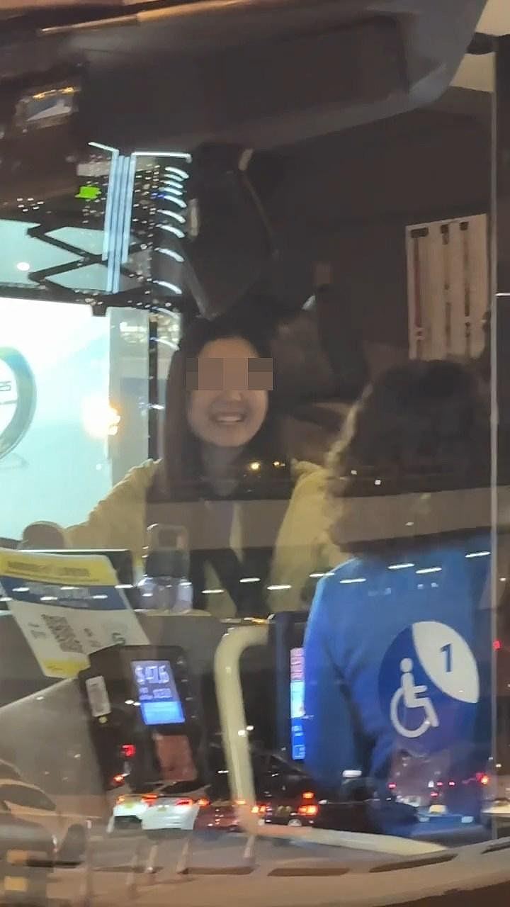 城巴“仙气女车长”影片疯传!网民赞有惊喜:好清纯,驾驶这路线(组图) - 3