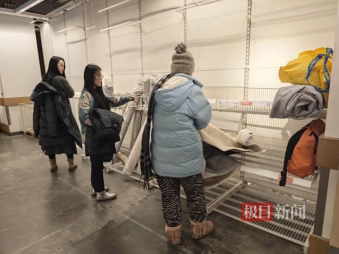 中国最北宜家闭店前一日：家居展区几乎空了，食品售罄，大批顾客“捡漏”打卡（组图） - 4