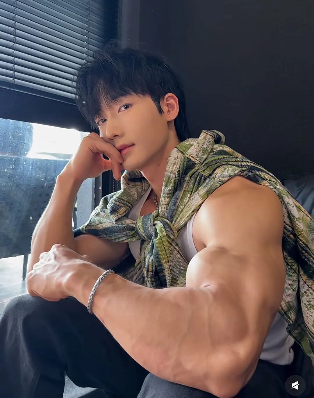【帅哥】古有侠女十三妹,今天型男十三哥,腹肌为弓,笑容为弦,张力拉满(组图) - 11