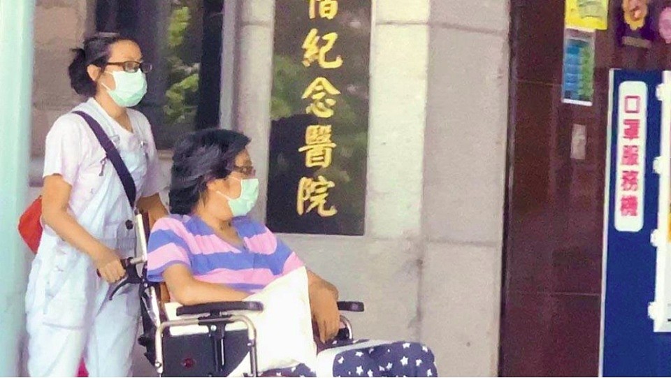 袁惟仁去世登顶热搜，终年57岁！那英悲伤悼念袁惟仁，Ella泪流不止哽咽谈恩师离世，前妻陆元琪也悼念（视频/组图） - 21
