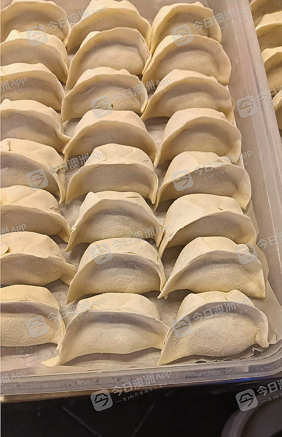“处得不好”丢饭碗？华女面点师因一句“闲话”被炒鱿鱼（组图） - 1