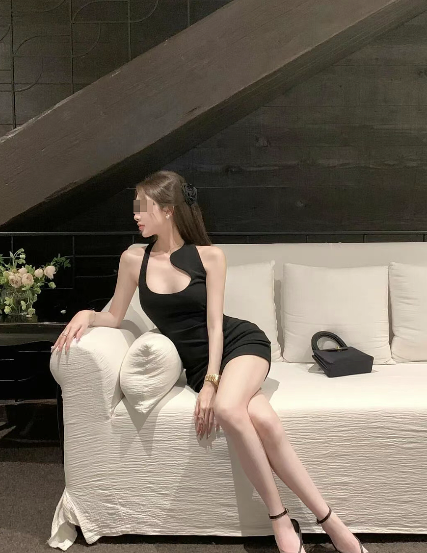 女生偷高颜富家女睡衣丝袜奢侈品后:拍长腿美照造白富美人设被扒太辣眼睛(组图) - 4