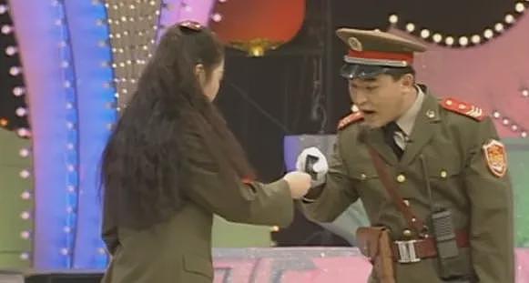 【情感】永远退出春晚!演员孙涛怒斥谣言含泪护妻,曾18次登上春晚,与妻子恩爱30年无绯闻(组图) - 10