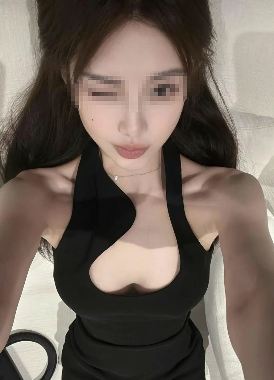 女生偷高颜富家女睡衣丝袜奢侈品后:拍长腿美照造白富美人设被扒太辣眼睛(组图) - 3