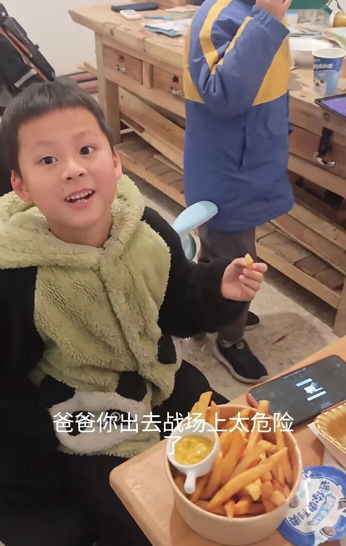 【爆笑】香奈儿26年早春新款鞋子这设计太离谱了吧？网友：这要躺床上穿更有感觉（组图） - 60
