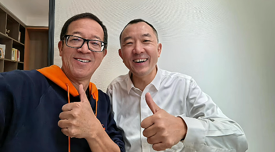 俞敏洪晒合照,陈行甲已到新东方报到,年薪150万元(组图) - 1