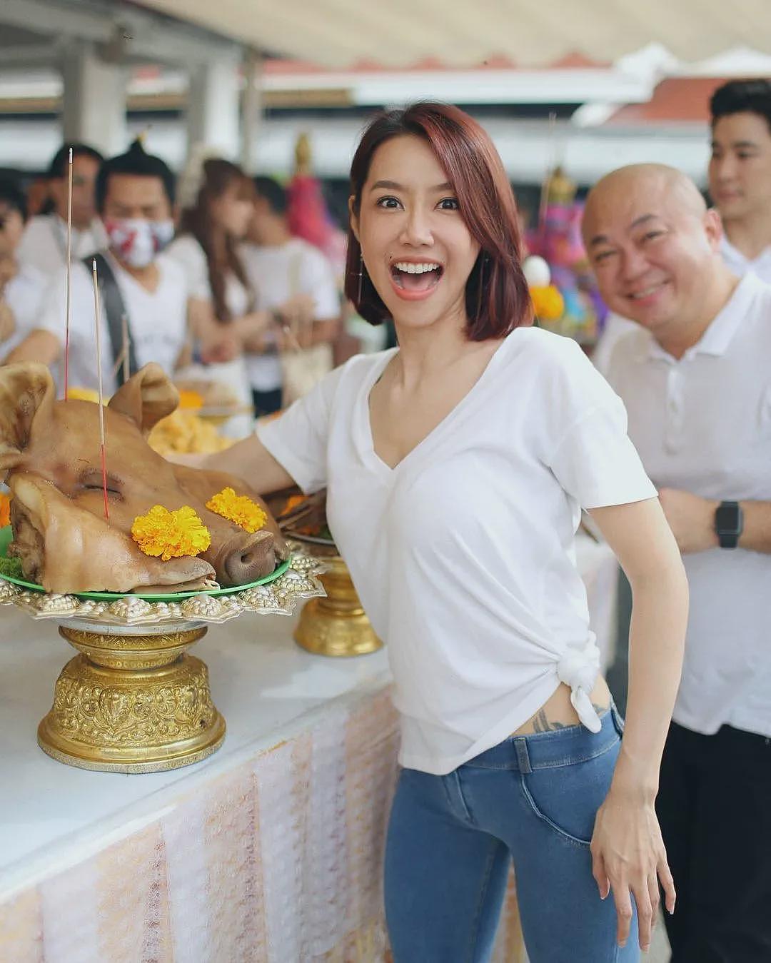 【美女】泰国辣妈“立体翘臀”一夜爆红，身材太犯规引众人舔屏：真羡慕她老公（组图） - 28