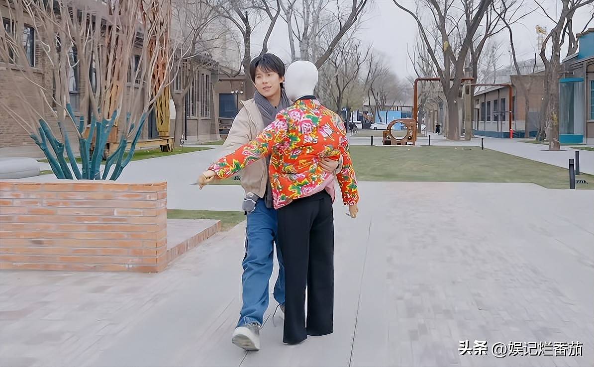 周冬雨参加真人秀，带酒壮胆，被王传君深情表白...（组图） - 22