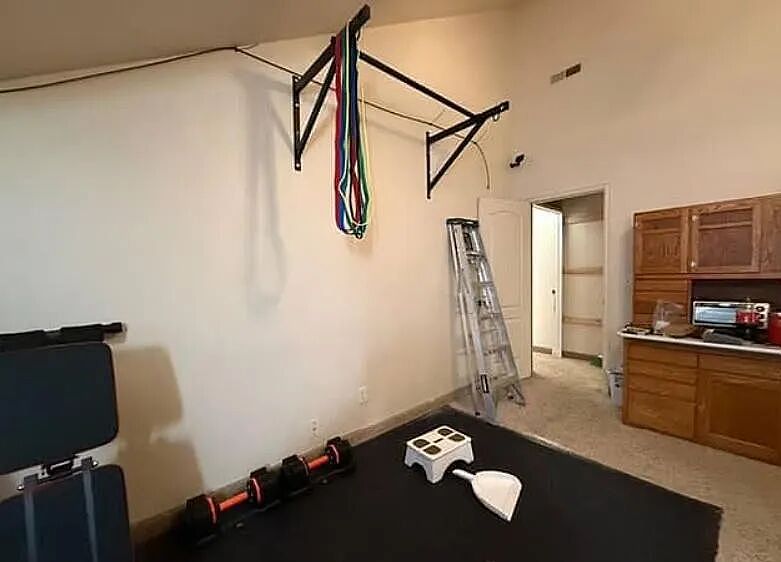 老哥为减肥拼了！把自己关屋里一年，绝对不出屋还全程直播！快赶上坐牢了...（组图） - 3
