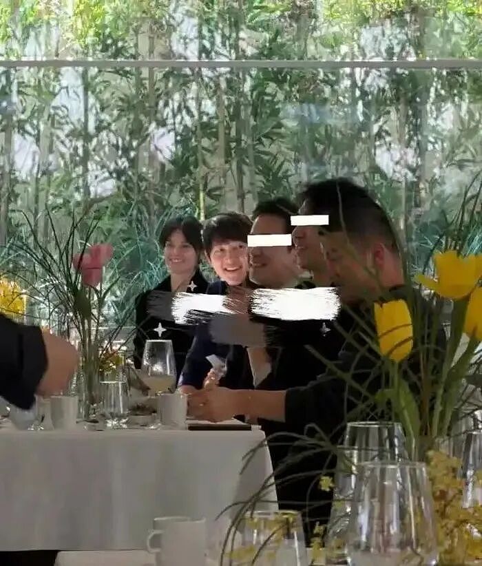 全网热议！宋仲基夫妇罕见同框，三年两娃后首度合体亮相，40岁幸福肥被拍出“真实婚姻状态”，双宋时代彻底翻篇（组图） - 2