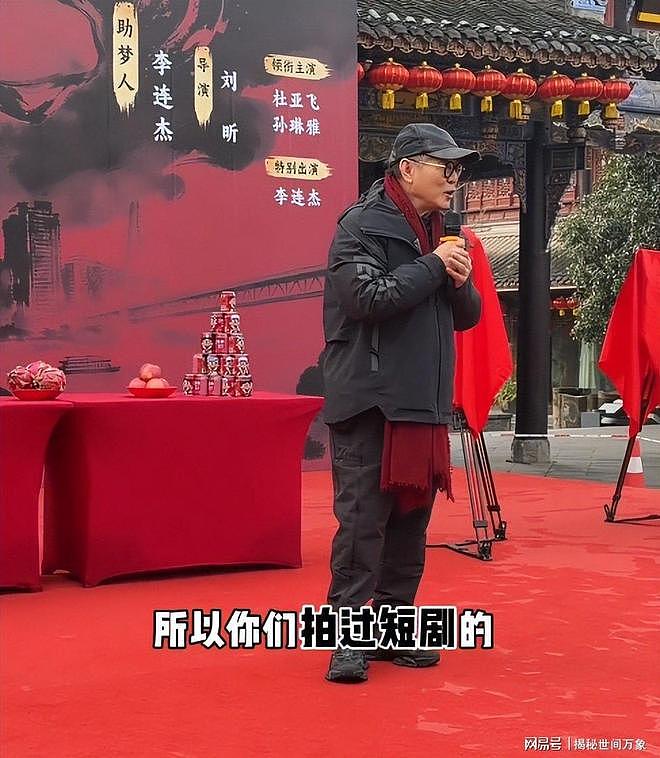 换心风波仅1个月,李连杰近况曝出,拍视频说英文,小心思藏不住(组图) - 25