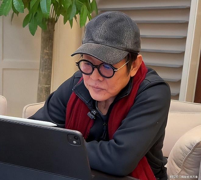 换心风波仅1个月,李连杰近况曝出,拍视频说英文,小心思藏不住(组图) - 21