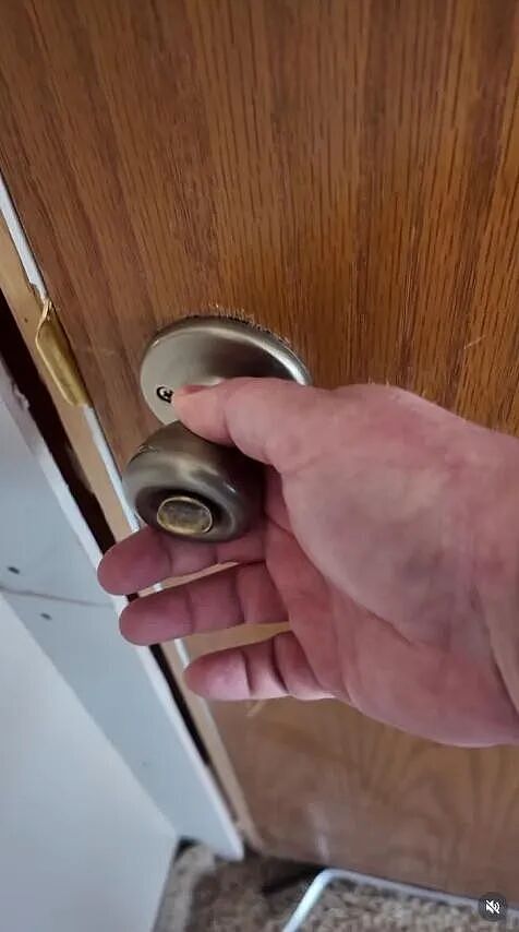老哥为减肥拼了！把自己关屋里一年，绝对不出屋还全程直播！快赶上坐牢了...（组图） - 6