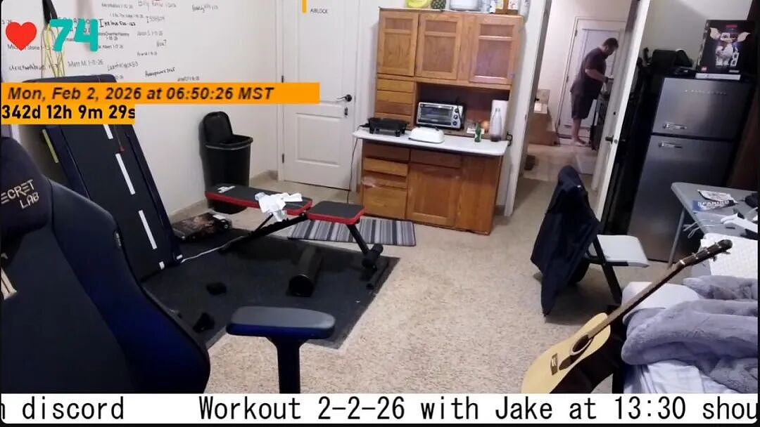 老哥为减肥拼了！把自己关屋里一年，绝对不出屋还全程直播！快赶上坐牢了...（组图） - 13