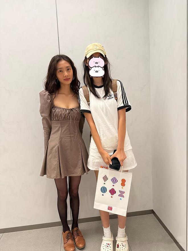 19岁黄多多晒留学日常，穿白纱裙很纯美，主动和黑人男生保持距离（组图） - 11