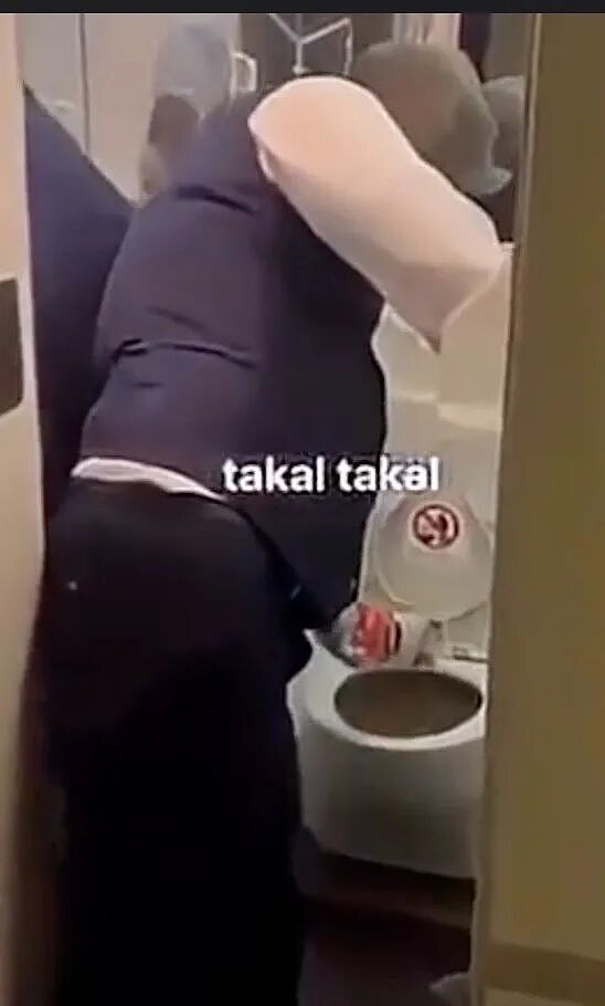 波音飞机11个厕所全坏！空乘只能一勺勺舀？15小时一直在掏粪！求心理阴影面积（组图） - 3