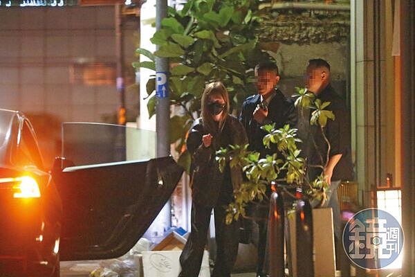 王心凌吴克群深夜回家过夜！爆旧情复燃，才被目击搭机甜蜜同进出（组图） - 8