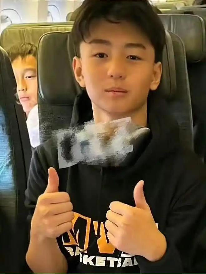 张柏芝带大儿子澳洲度假,18岁Lucas又高又帅,母子俩逛街好温馨(组图) - 7