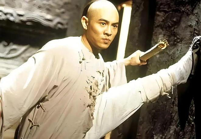 李连杰“一夜回春”澄清1个月，小动作不断，一切都完全藏不住了（组图） - 1