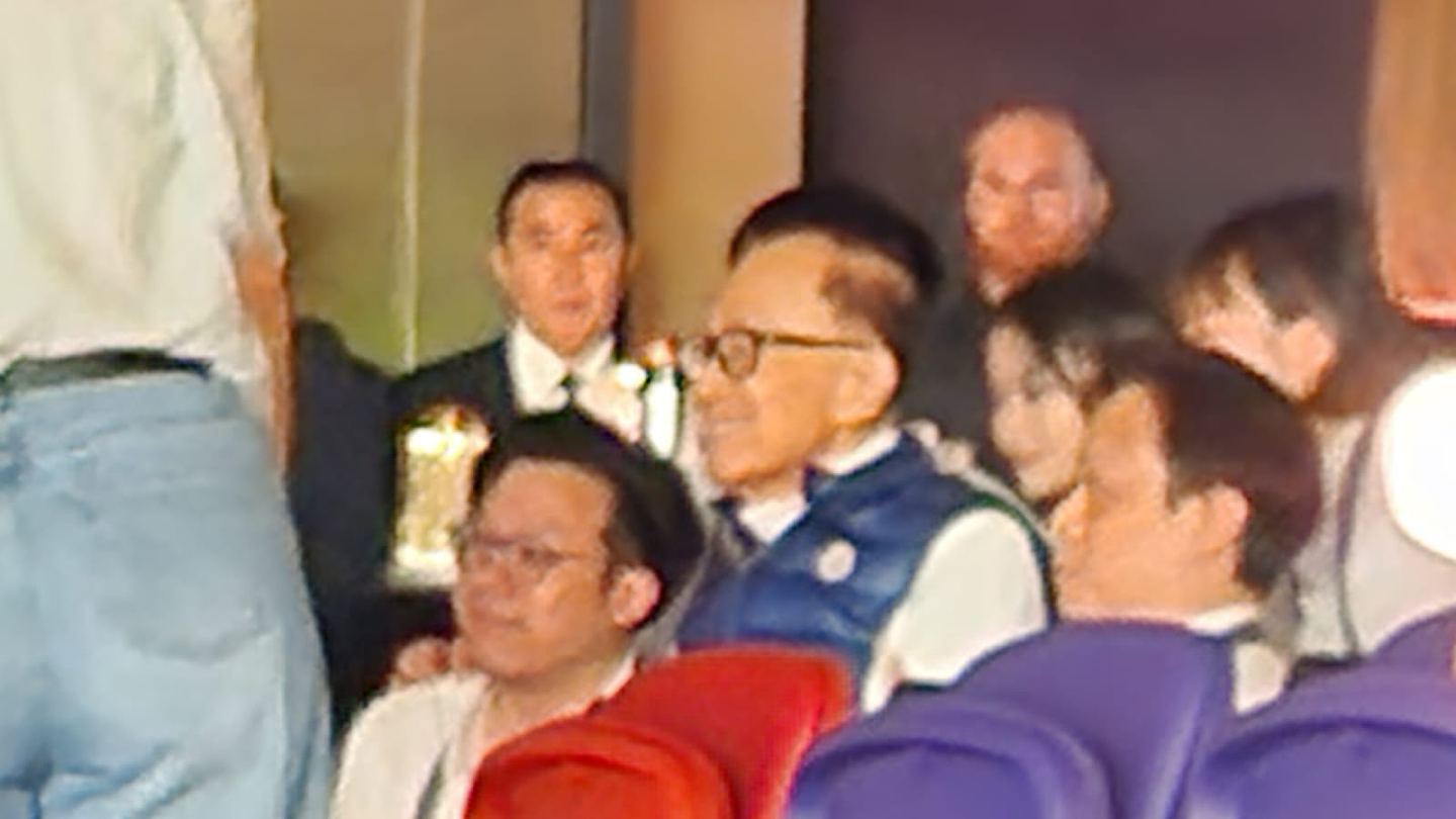 李嘉诚现身辟谣！前日手舞足蹈打边炉，与医生讨论医疗科技突破（组图） - 5
