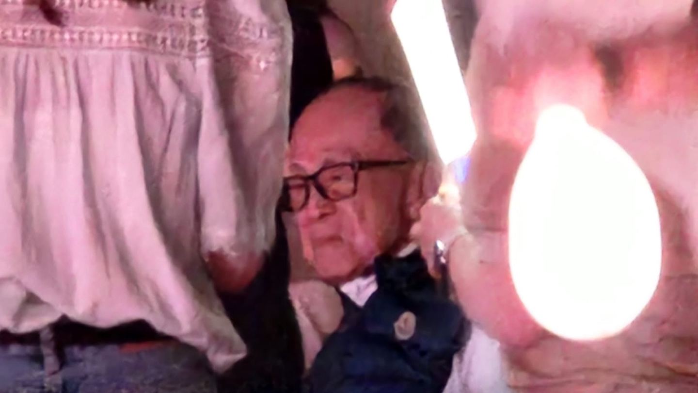 李嘉诚现身辟谣！前日手舞足蹈打边炉，与医生讨论医疗科技突破（组图） - 6