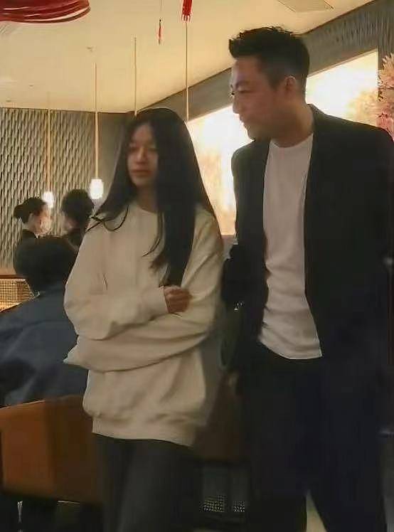 大S雕像不像引发热议，两个孩子和爸爸广州游（组图） - 10