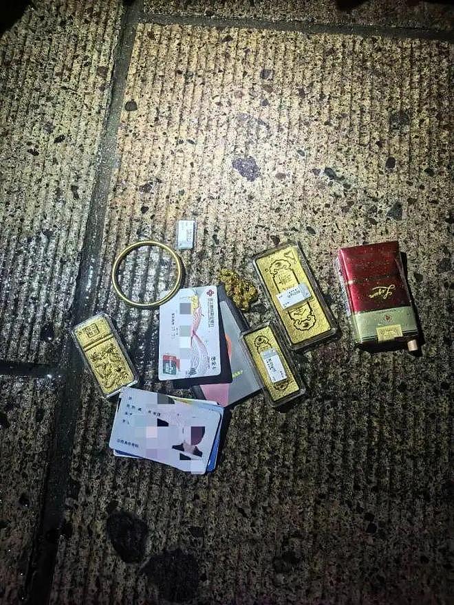 男子深夜抢走绍兴金店150多克黄金饰品,逃了5分钟落网!“我没钱过年,黄金现在很值钱……”(组图) - 3