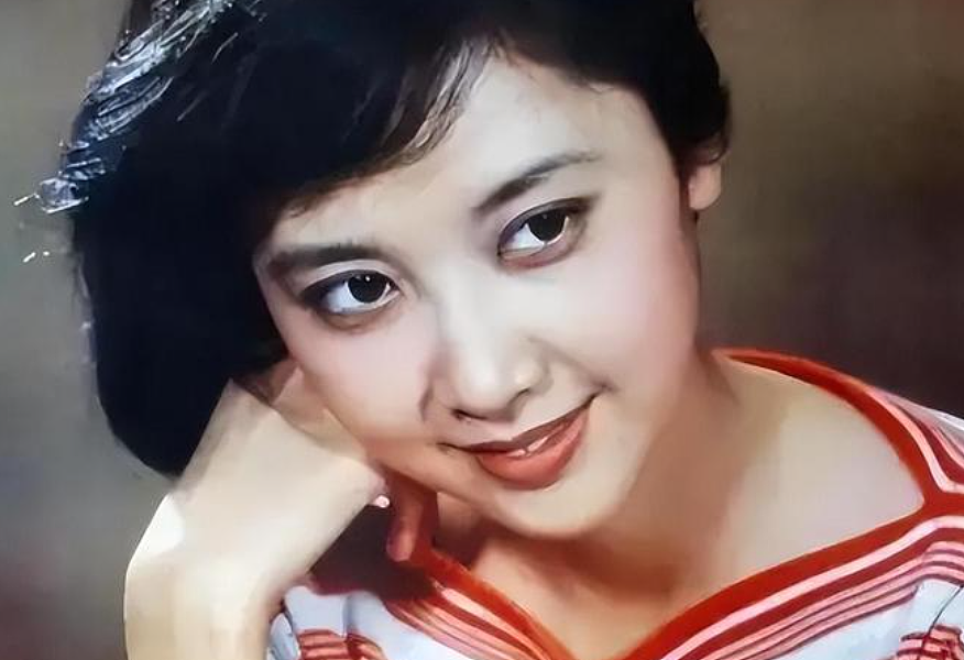 最美“女儿国国王”活的太通透！53岁二婚嫁对人，无儿无女，被老公宠了近20年（组图） - 2