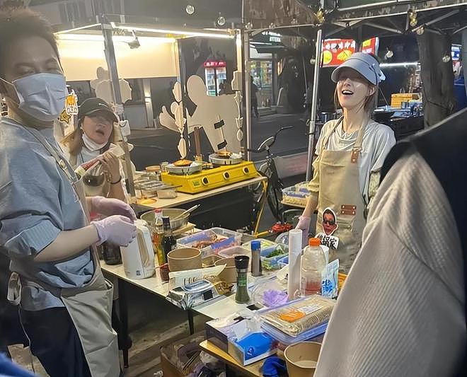27岁赵露思海南摆地摊！被迫去体检，护士让拿棉签在屁股滚两圈（组图） - 4