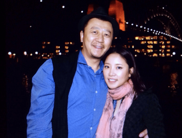 郭涛夫妇逛市场,妻子比梅婷还小9岁,打理几家美发店漂亮又能干(组图) - 10