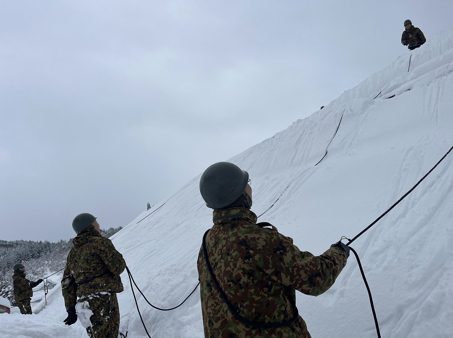 日本暴雪35死393伤！自卫队协助清理积雪，预测本周末再有大雪（组图） - 7