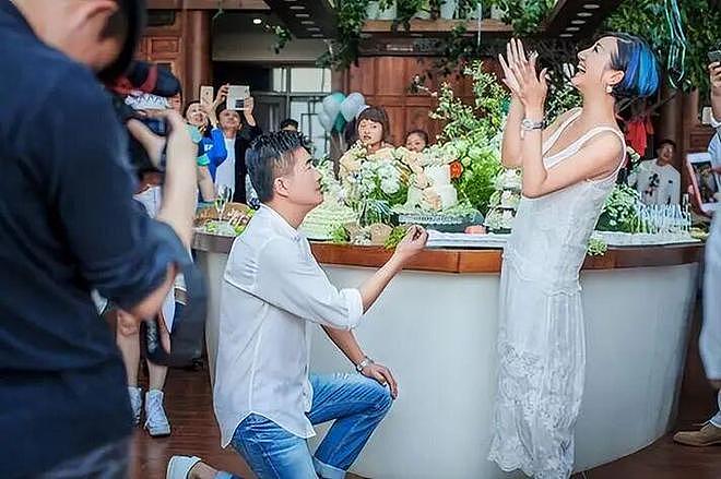 他一婚娶演员江珊，二婚娶小16岁富婆，如今61岁活成人生赢家（组图） - 7
