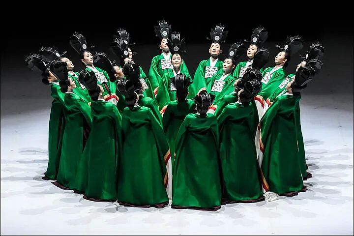 太离谱了!韩国舞剧被指抄袭《只此青绿》,还得了国际大奖!网友:你的奖杯,我的影子?(组图) - 8