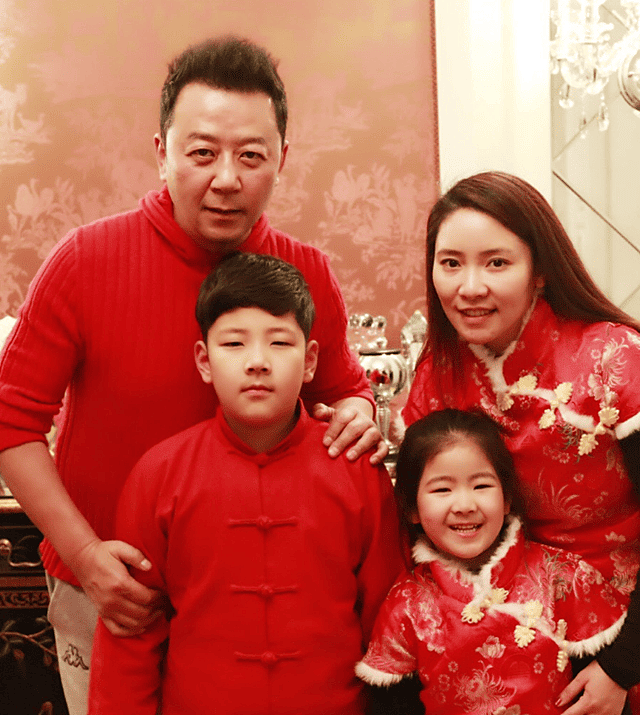 郭涛夫妇逛市场,妻子比梅婷还小9岁,打理几家美发店漂亮又能干(组图) - 8