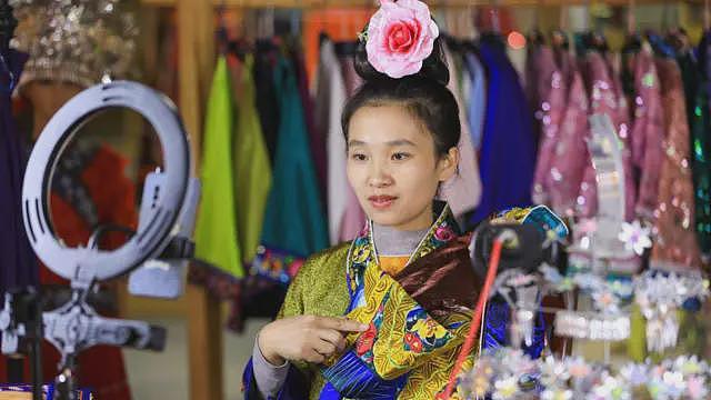 中国财政收入五年来首降：三个反直觉数据背后的结构变化（组图） - 2