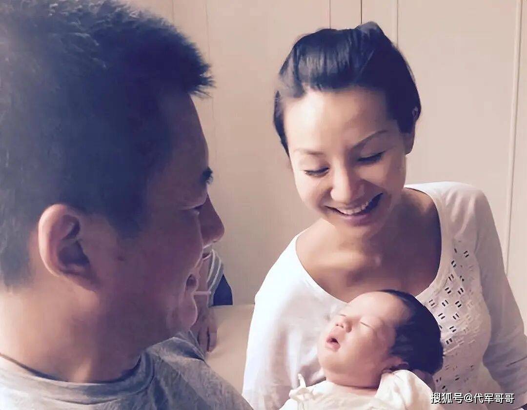 他一婚娶演员江珊，二婚娶小16岁富婆，如今61岁活成人生赢家（组图） - 8