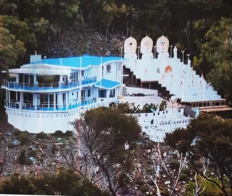 密密麻麻全是佛像！神秘华人女富商买下海景豪宅，爆改后院，邻居吓坏了...（组图） - 2