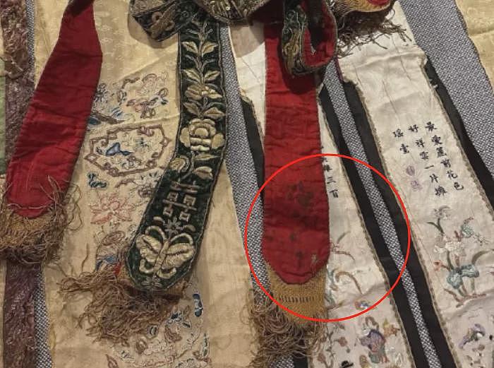 找了个比利时男友，他家有件带“血”的清代婚服？（组图） - 10