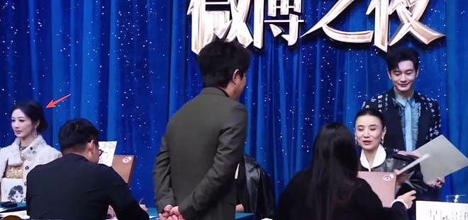 微博之夜后台成社交名利场!熟人作伴剧组抱团,黄晓明成社交达人(组图) - 18