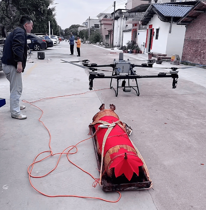 高科技接地气!无人机飞猪,机械狗拉货(组图) - 9