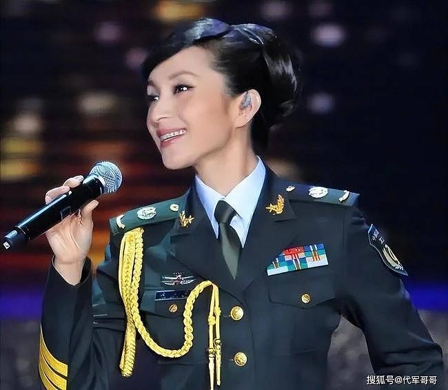 50岁汤灿近况曝光！复出参加卫视春晚，状态回暖依旧魅力四射（组图） - 3