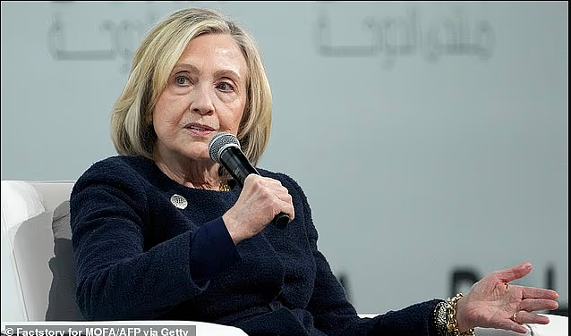 美国政坛大爆炸!克林顿夫妇被迫出席爱泼斯坦听证会,民主党多人倒戈(组图) - 1