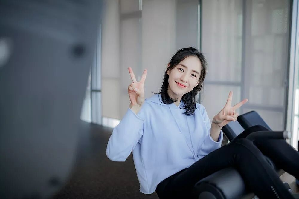 【美女】暴打吴京，迷住沈腾，“国民初恋”脸却凭泳衣镜头直接封神，网友：又纯又飒，太爱了！（组图） - 15