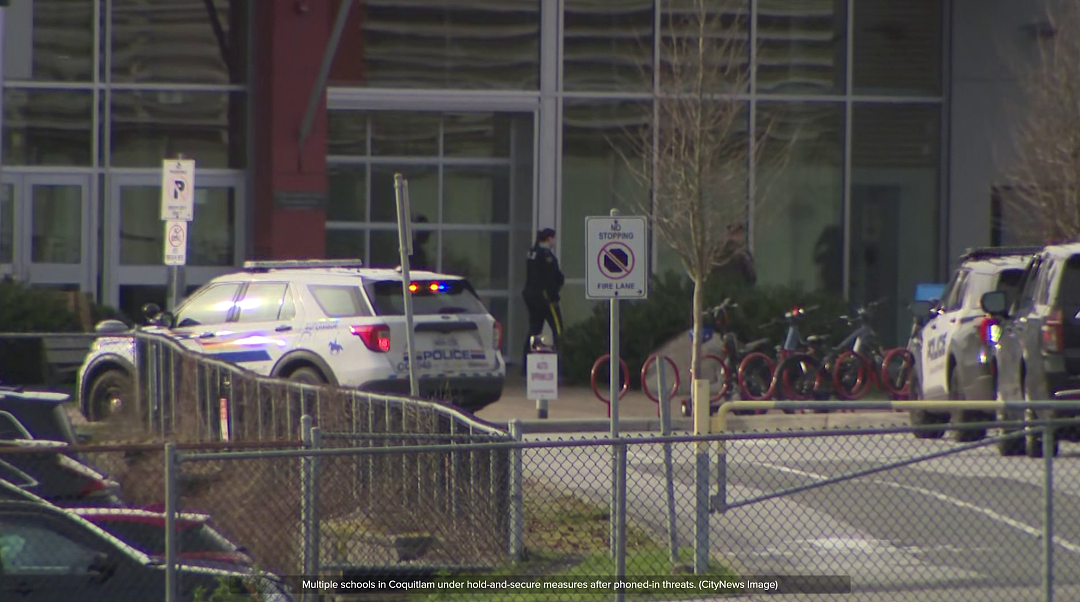 恐怖!大温多所学校紧急封锁,数千学生被困教室!武装警察出动,大量警车包围(组图) - 1