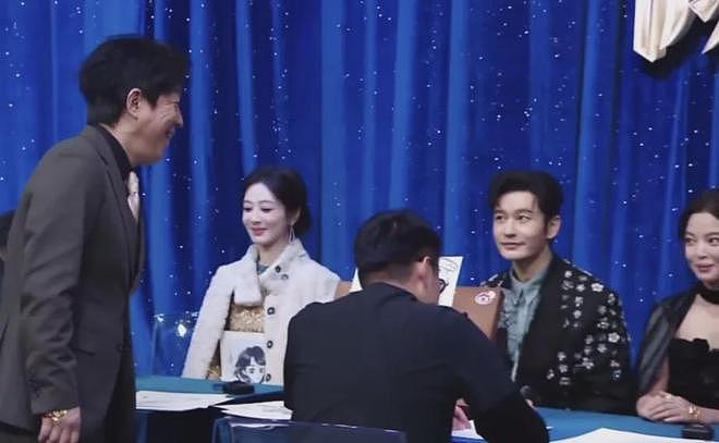 微博之夜后台成社交名利场!熟人作伴剧组抱团,黄晓明成社交达人(组图) - 17