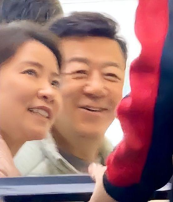 汕头卤鹅店偶遇郭涛!59岁鬓角发白满脸褶,对老婆堆笑氛围超温馨(组图) - 20