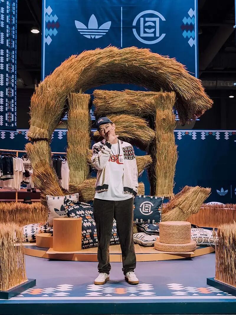 45岁陈冠希撞脸赵本山，留八字胡老态尽显，我却说：他赢麻了（组图） - 7
