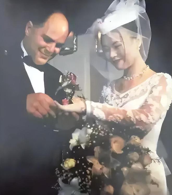 邬君梅外籍老公病逝,结婚30年没孩子,独自在美庆60岁生日(组图) - 5