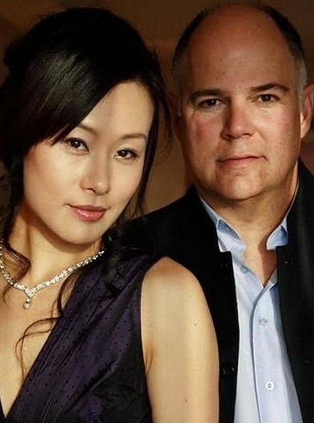 邬君梅外籍老公病逝,结婚30年没孩子,独自在美庆60岁生日(组图) - 2
